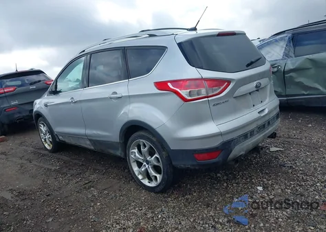 2013 Ford Escape Titanium z USA, uszkodzony, nr VIN 1FMCU9J90DUC22888